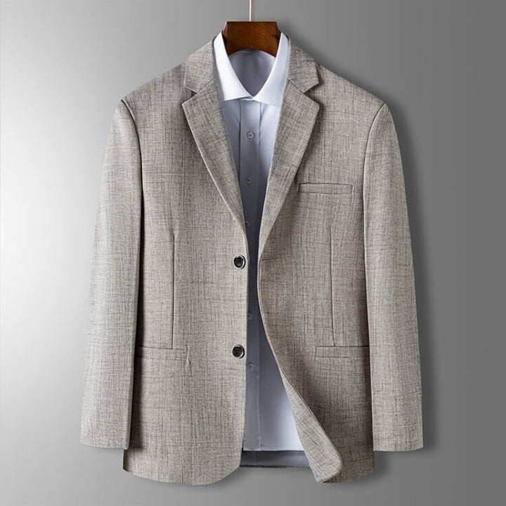 Stilren herrkavaj med rak passform, idealisk för både business och fritid. Mångsidig blazer i klassisk design.
