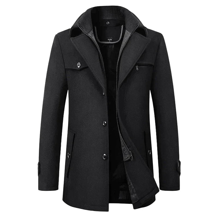 Elegant herrkappa med hög krage. Tidlös design, idealisk vinterkappa och ytterplagg för en stilren look.