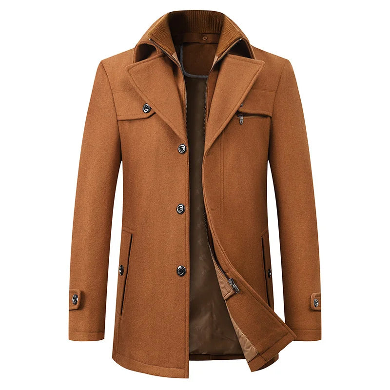 Stilren herrkappa, hög krage, tidlös design. Elegant och varm vinterkappa, perfekt ytterplagg för herrkläder.