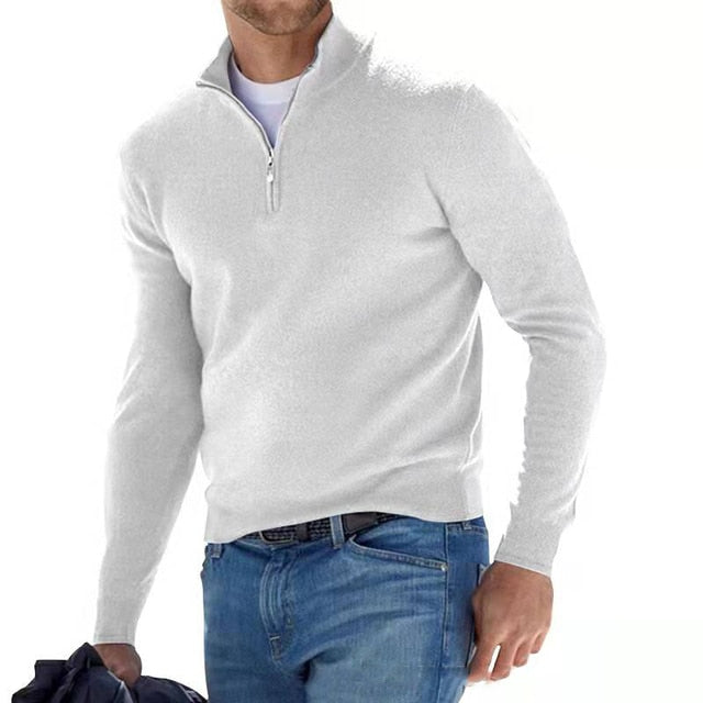 Herrpullover med normal passform och V-hals. En klassisk herrtröja som ger komfort och stil.