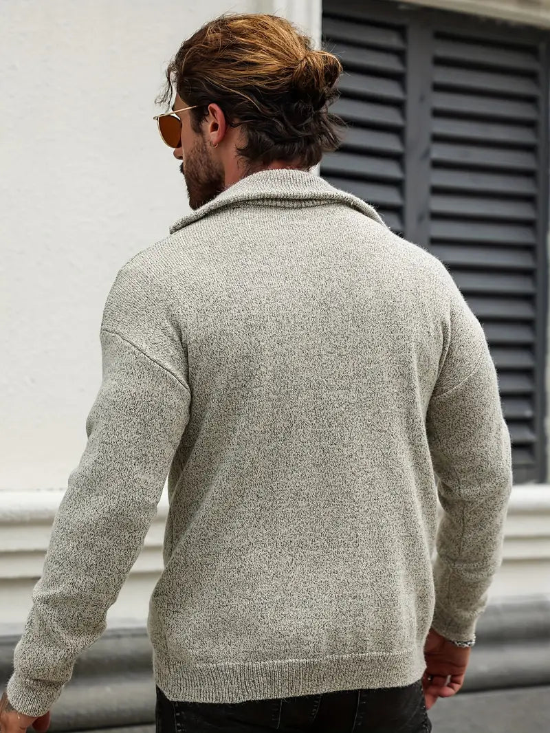 Mångsidig herrtröja med dragkedja i halsen, italiensk design. Passar både vardag och fest, en klassisk ziptröja.