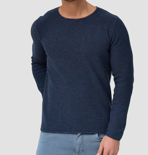 Elegant herrtröja, modern italiensk design med dragkedja. Perfekt för vardag och fest.