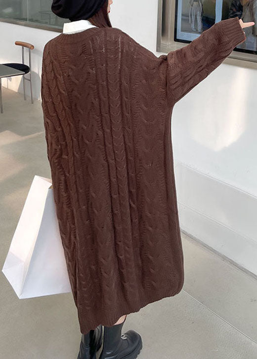 Stickad damklänning med elegant O-hals & jacquardmönster. En mångsidig vardags- och vinterklänning för kvinnor.