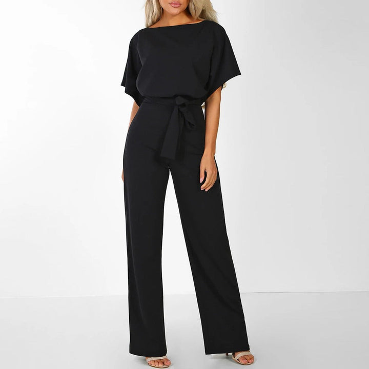 Stilren jumpsuit dam med smickrande snörning och breda ben för en elegant look.