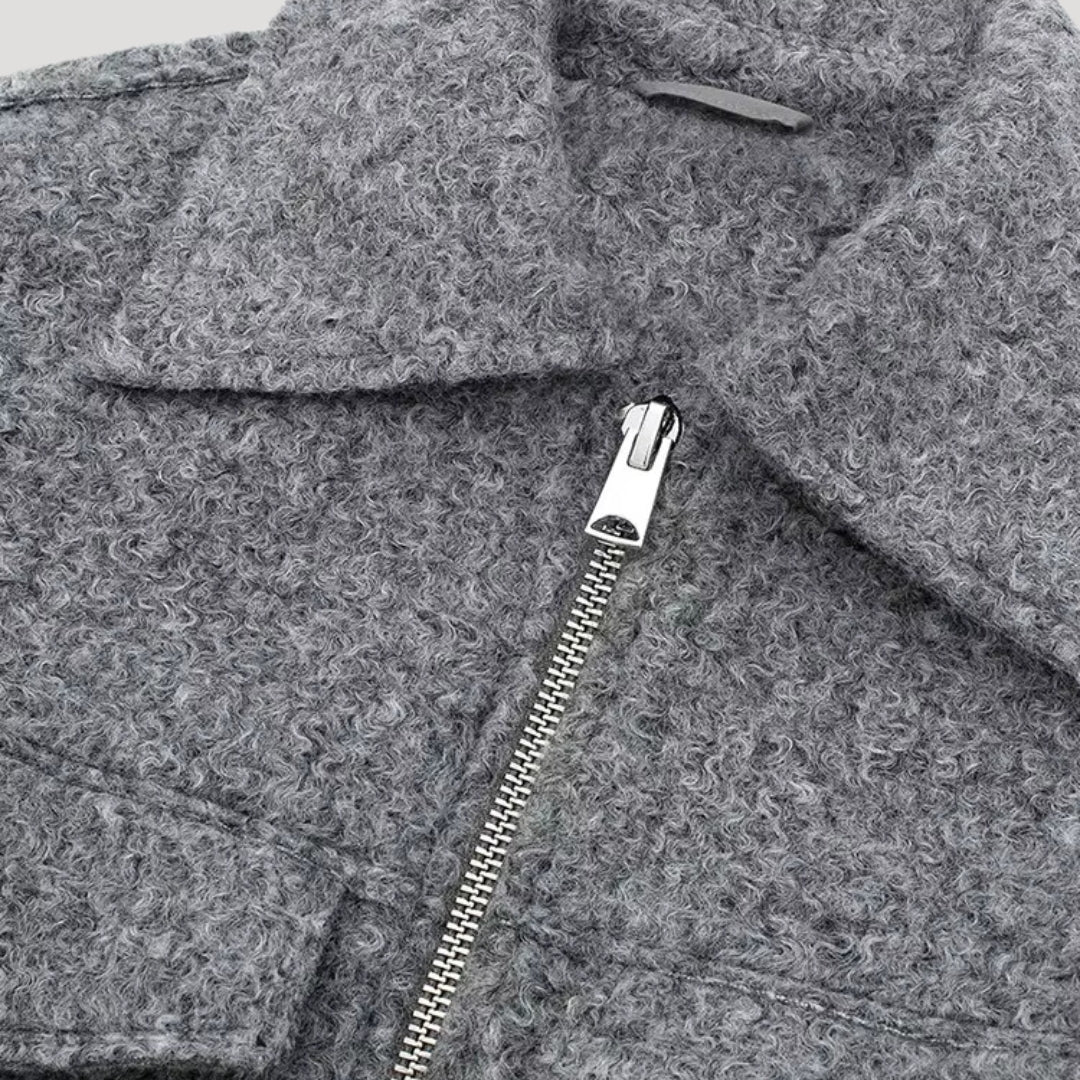 Modern kort jacka dam, elegant design, perfekt som snygg vardags- och kontorsjacka. Ytterplagg.