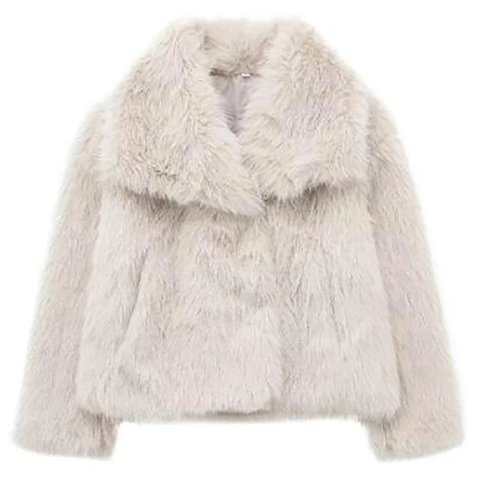Kort fluffig damjacka. Elegant och varm för vinterbruk, stilrent ytterplagg för alla tillfällen.