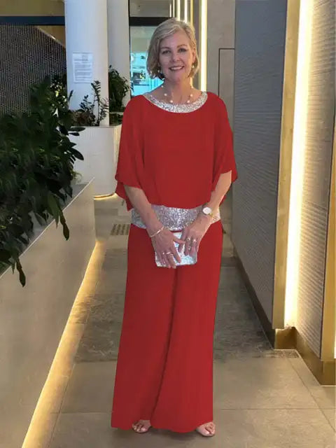 Mode för kvinnor: trendig kvällsuppsättning med glitterdetaljer och vida byxor, sommarstil.