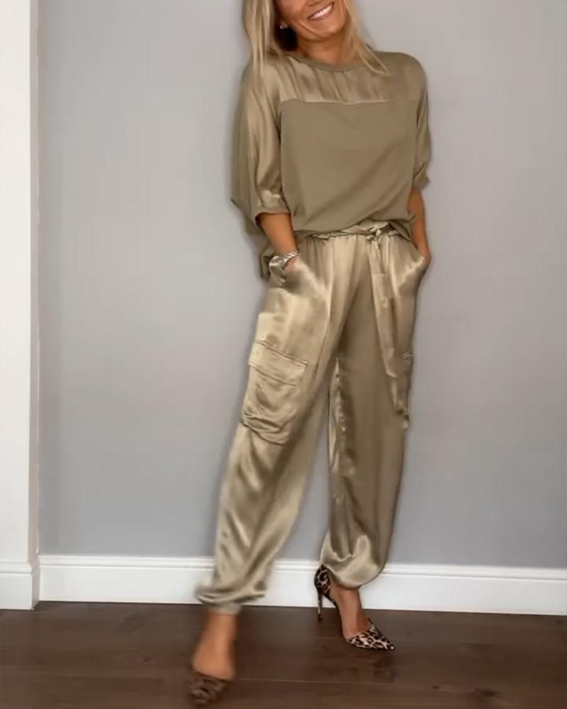 Elegant kvinnlig ensemble i tidlös modern stil, komplett klädset för stilmedvetna kvinnor.