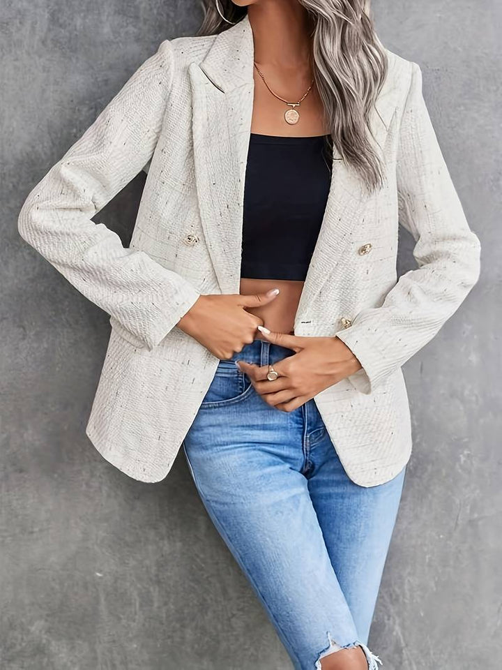 Stilren kvinnors dubbelknäppt kavaj. Elegant mode, perfekt för professionella looks och tidlös klädsel.