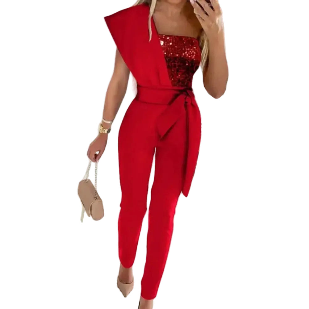 Elegant kvinnors glittrande patchwork jumpsuit. Smickrande byxdress perfekt för festliga tillfällen.