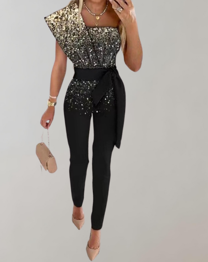 Stilren festjumpsuit för dam med elegant rosettbälte, perfekt för gala.