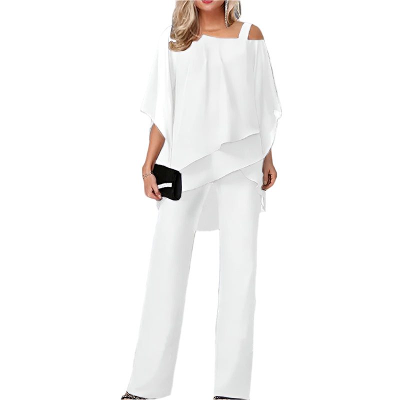 Elegant kvinnors tvådelade outfit i lyxigt material, perfekt för fest och formella evenemang.