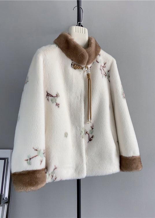 Broderad vintage damjacka med stativkrage. Stilrent ytterplagg i lös passform, perfekt för vinter.