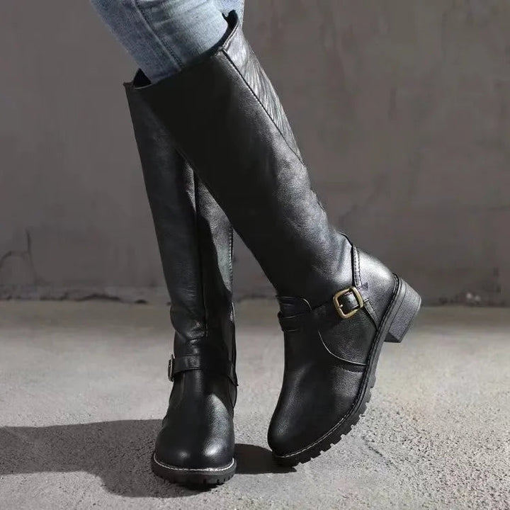 Bekväma svarta damstövlar för vardagsstil. Chic design med fotbekvämlighet för långa dagar.