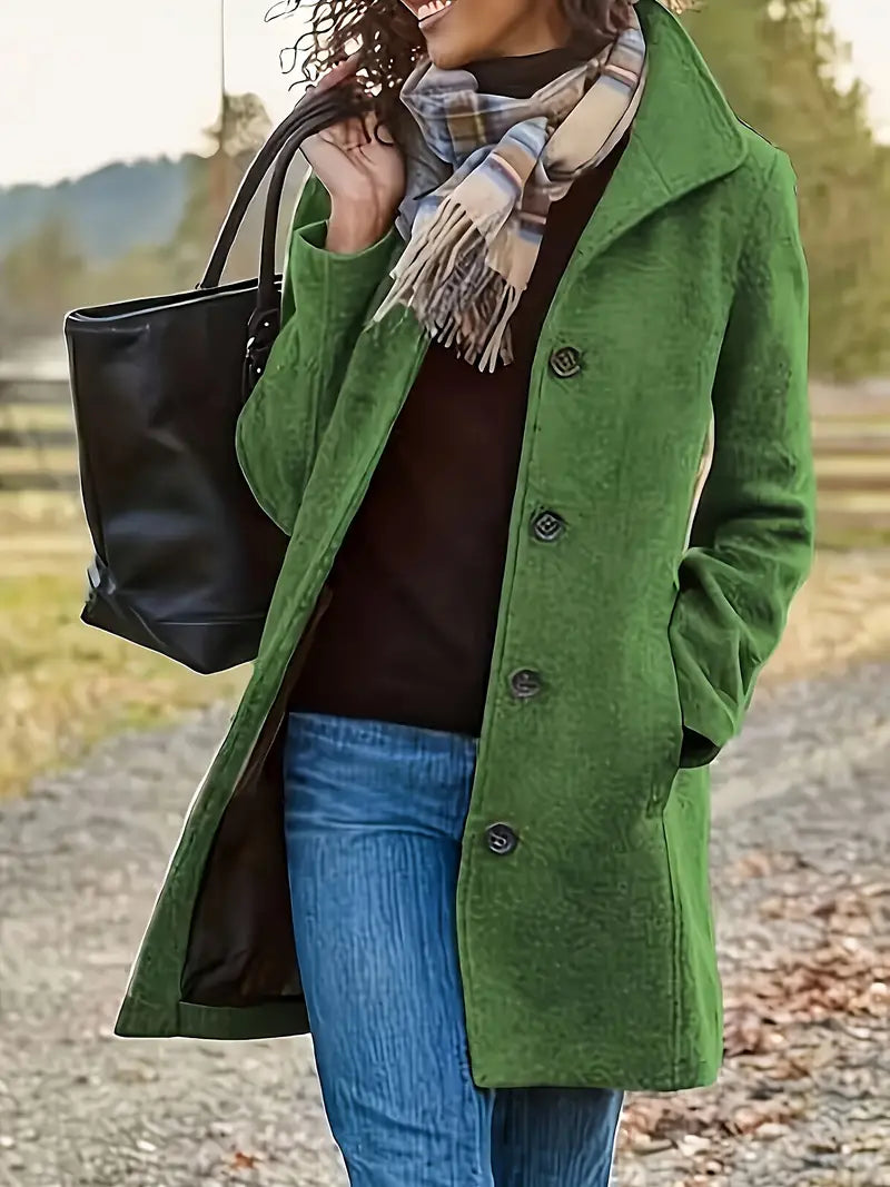Stilren lång damkappa i hög kvalitet. Värmande höst- och vinterkappa, perfekt för en elegant look.