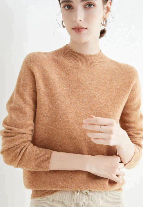 Bekväm stickad damtröja, långärmad och elegant för kyligare dagar. En favorit för alla fashionistas.
