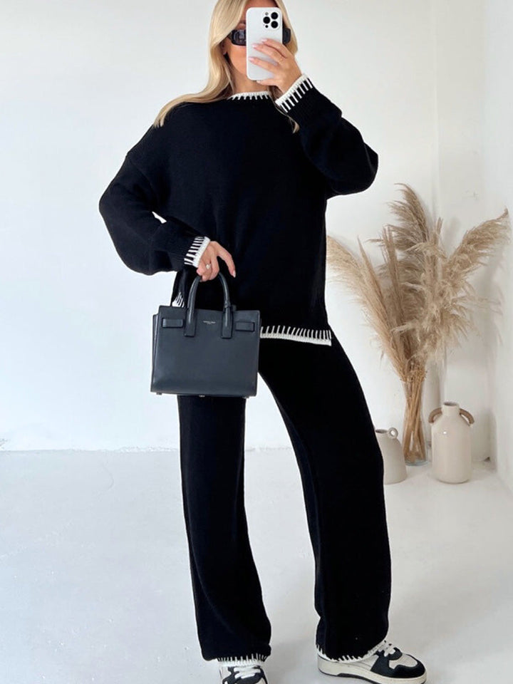 Kvinnlig modell i en snygg långärmad klänning. Elegant komfort för höst och vinter. Perfekt för mode och fest.