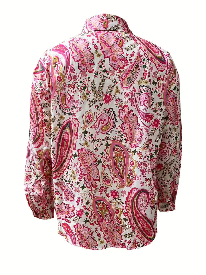 Kvinnors långärmade skjorta med elegant rosa och blått paisley-tryck, idealisk för både vardag och fest.
