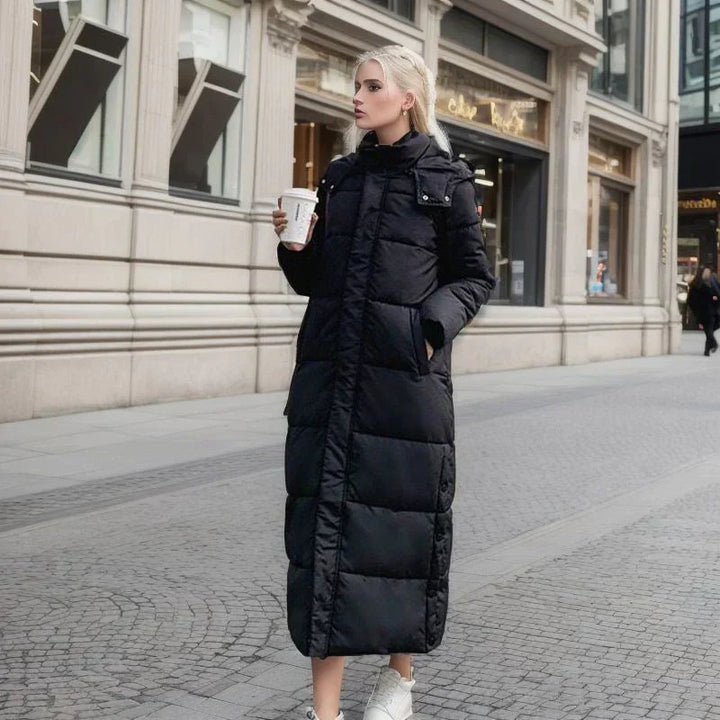 Elegant varm dam polyesterjacka, lång modell som skyddar mot kyla under vintermånaderna.