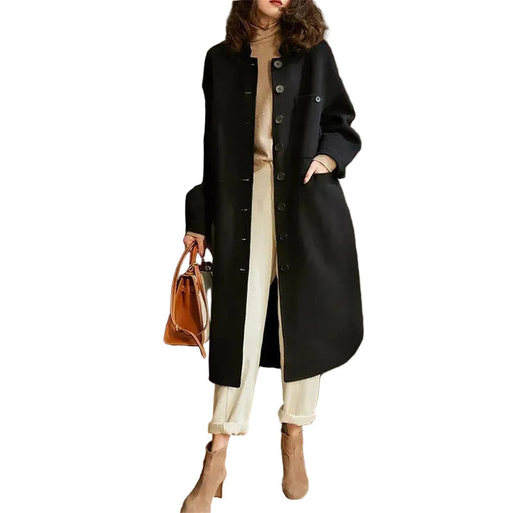 Elegant lång trenchcoat för kvinna, klassisk stil. Perfekt som tidlös vårjacka och stilren höstkappa.