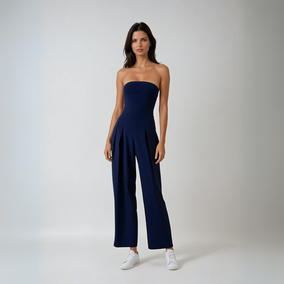 Bekväm damjumpsuit, mörkblå och axelbandslös med vida ben, för en luftig och chic sommarlook.