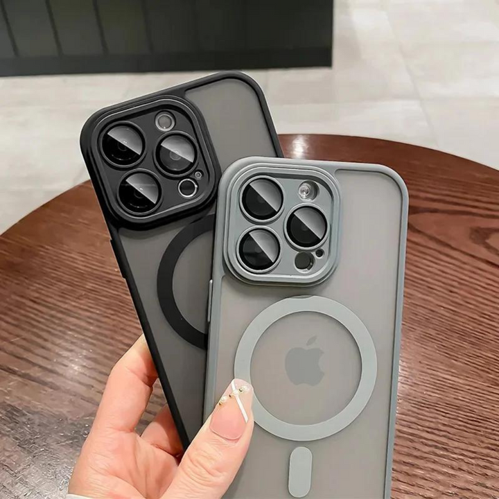 Tunt magnetiskt iPhone-skal med stötsäkra egenskaper, färgstarkt och funktionellt telefontillbehör.