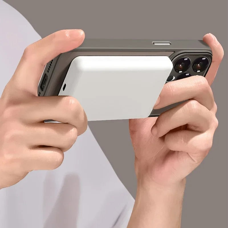 Premium magnetiskt stötsäkert mobilskal för iPhone, elegant och hållbart med komplett skydd.