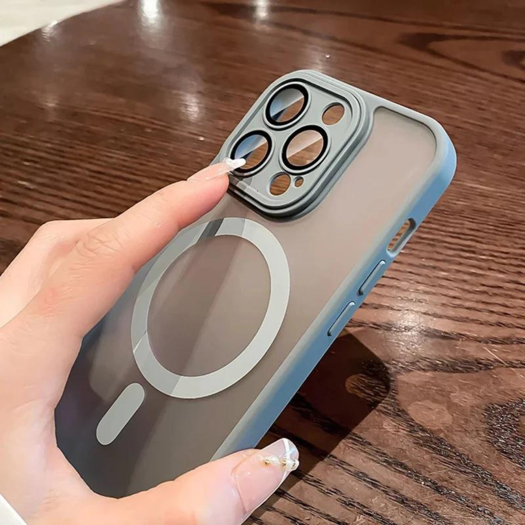 Tunt och stötsäkert iPhone 13 mobilskal med magnetisk funktion, erbjuder färgstarkt skydd.