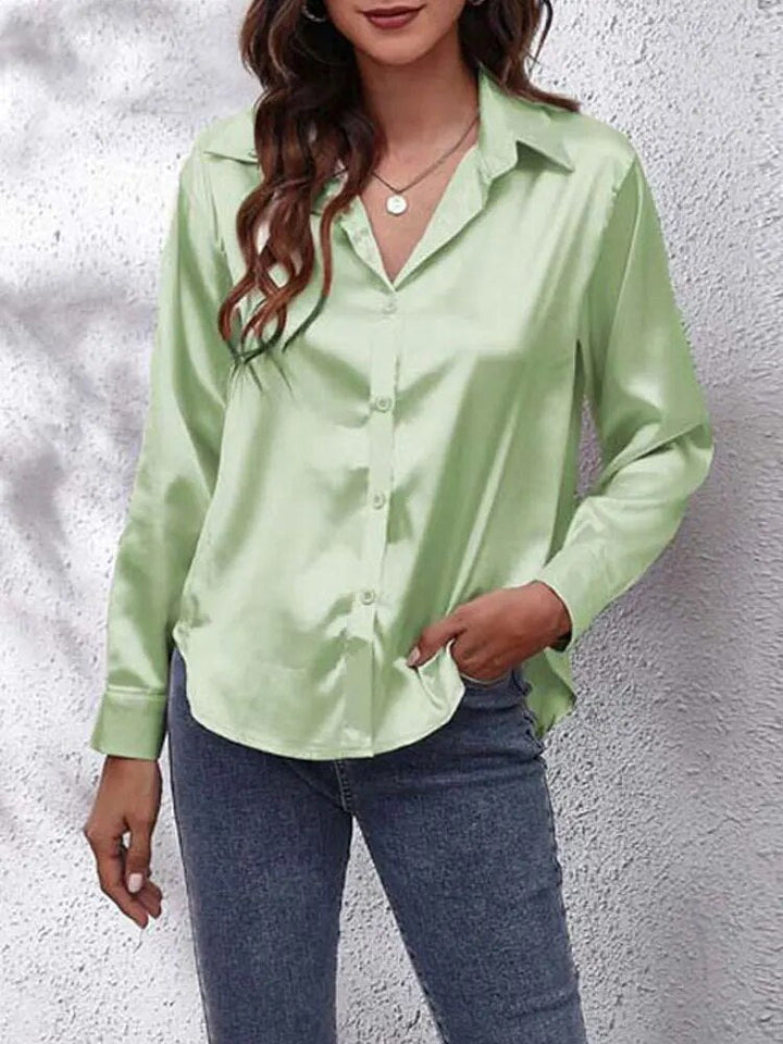 Feminin festtopp/blus, elegant damskjorta med modern touch för stilfulla tillfällen. Bekväm & chic.