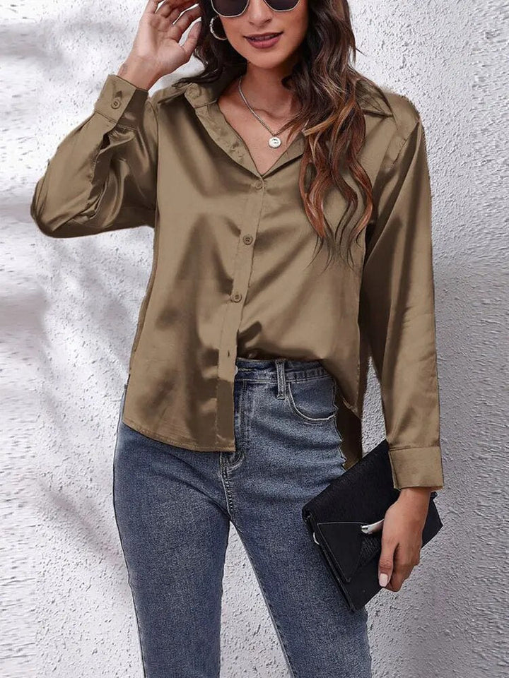 Sofistikerad damskjorta, modern blus för en elegant look. Mångsidig för business casual & festtopp.