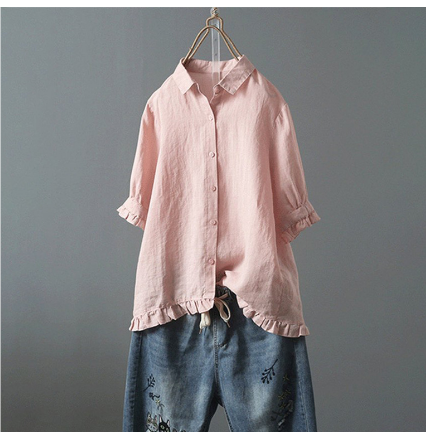 Mångsidig kvinnors blus. Elegant och modern design med bekväm passform. Perfekt sommar- eller festblus.
