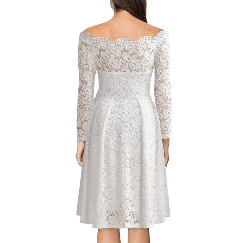 Vacker off-shoulder midiklänning, idealisk som festklänning eller elegant aftonklänning för speciella tillfällen.