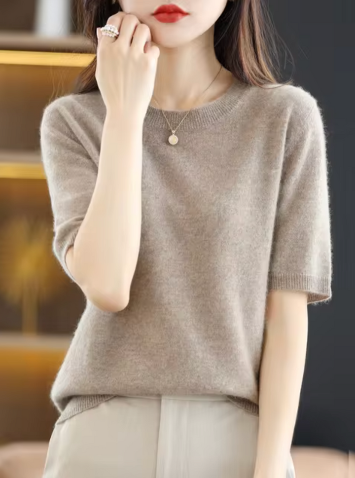 Kvinnors kortärmade ullstil kashmirpullover i en vacker blå nyans, lyxig känsla