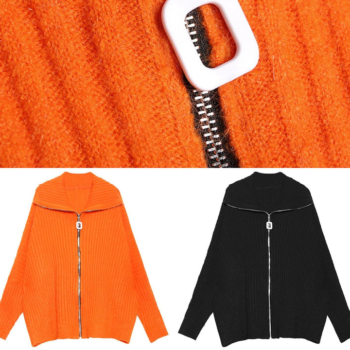 Kvinnors blus i elegant design med hög hals och dragkedja. Komfortabel för avslappnad vinterstil.