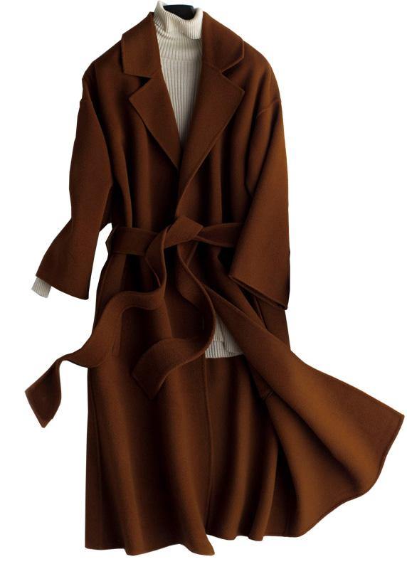 Chic brun kvinnors kappa, oversize trench coat stil med midjeband, ett elegant tillskott till garderoben.