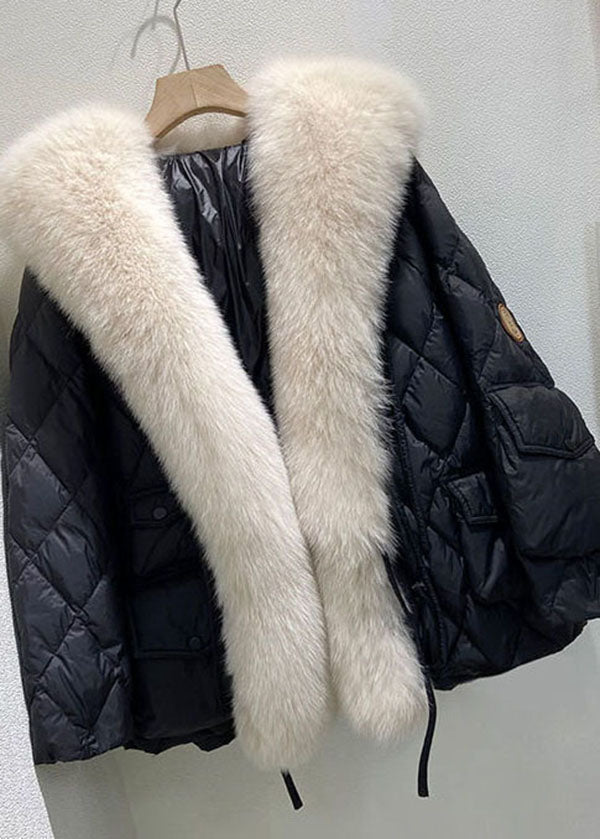 Trendig oversized damsjacka med elegant fuskpäls, perfekt för en modern och varm vinterlook.
