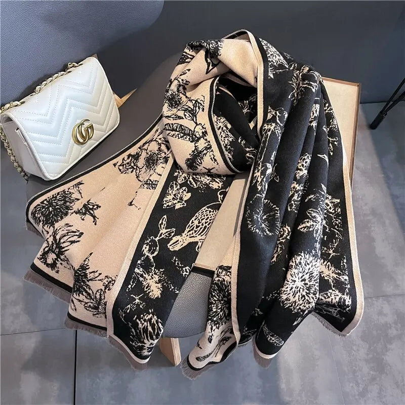 Mångsidig pashminasjal för kvinnor. En stilfull och elegant damaccessoar, perfekt för alla tillfällen.