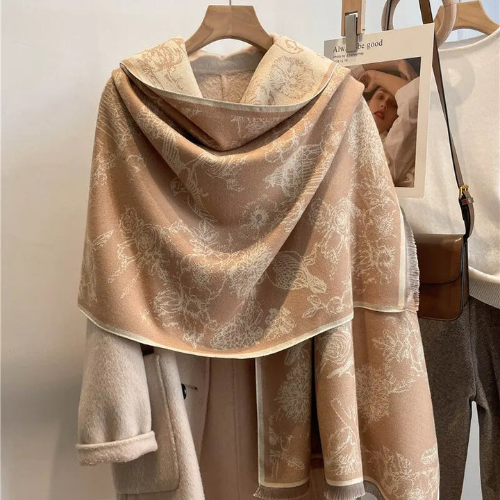 Varm och chic pashminasjal. Perfekt damaccessoar som ger stil och värme under höst och vinter.