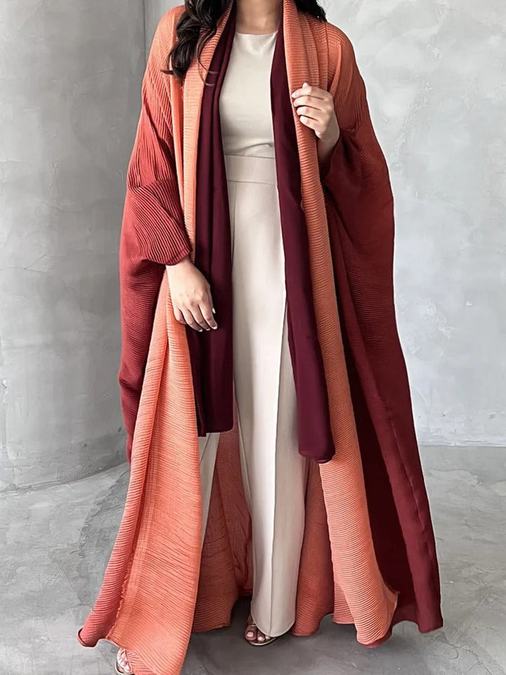 Vårjacka: Kvinnors plisserade gradient trenchcoat. Elegant och trendig långkappa för alla tillfällen.