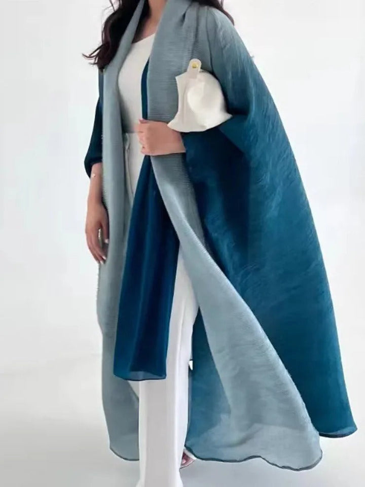 Trendig gradient trenchcoat för kvinnor, plisserad kappa. Elegant ytterplagg för streetwear-looken.