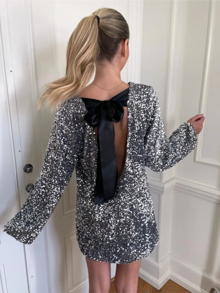 Elegant festklänning för kvinnor, en fantastisk Quinceañera klänning i lång design och modern stil.