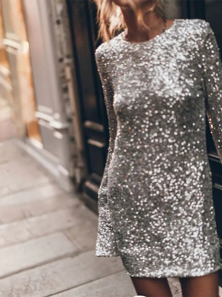Lyxig kvinnors högtidsklänning, en drömlik Quinceañera klänning i modern stil. Elegant design.