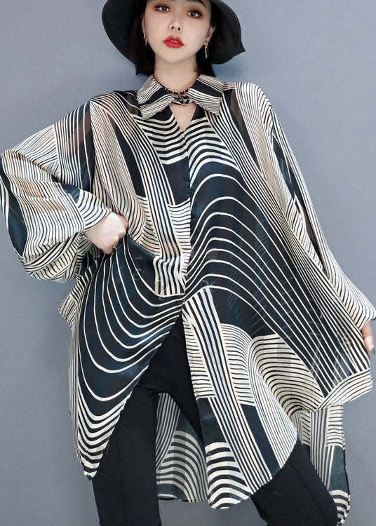 Snygg damtopp i randig chiffon, idealisk som sommarblus eller elegant festblus.