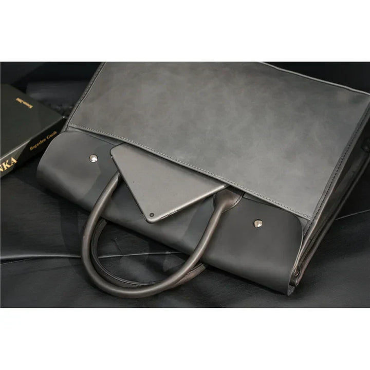 Herr retro axelväska; elegant aktväska i klassisk design. Bär laptop & dokument bekvämt.