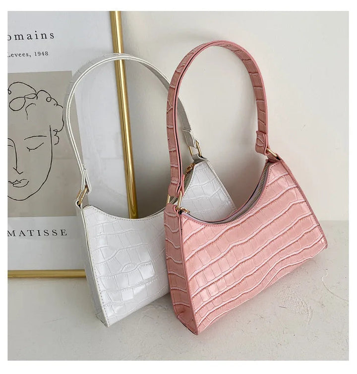 Mångsidig damaxelväska, perfekt som crossbodyväska med elegant retrokänsla.