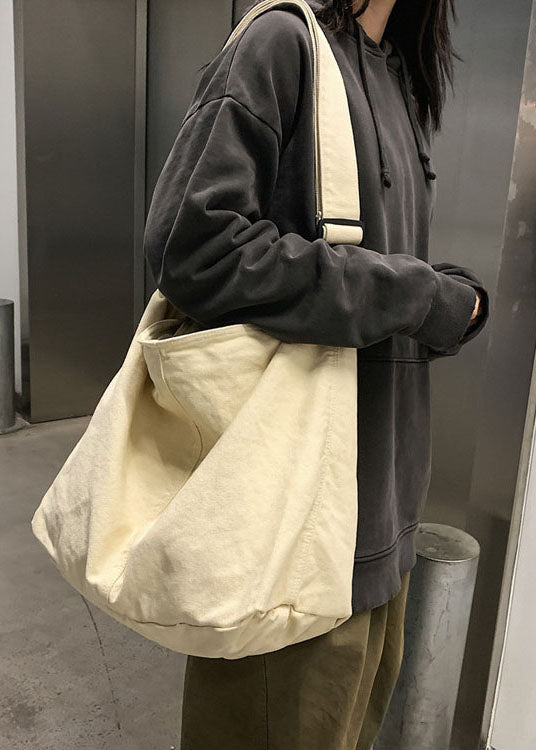 Vintage stil handväska för kvinnor, rymlig med innerfickor och dragkedja. En modeväska med retro känsla.
