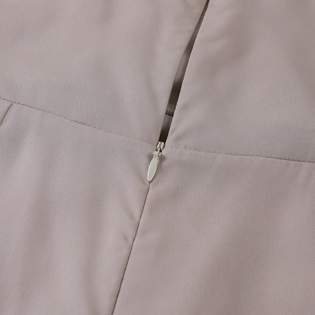 Snygg ärmlös bomulls midi-klänning för damer. Elegant design med hög split, perfekt som casual eller festklänning.