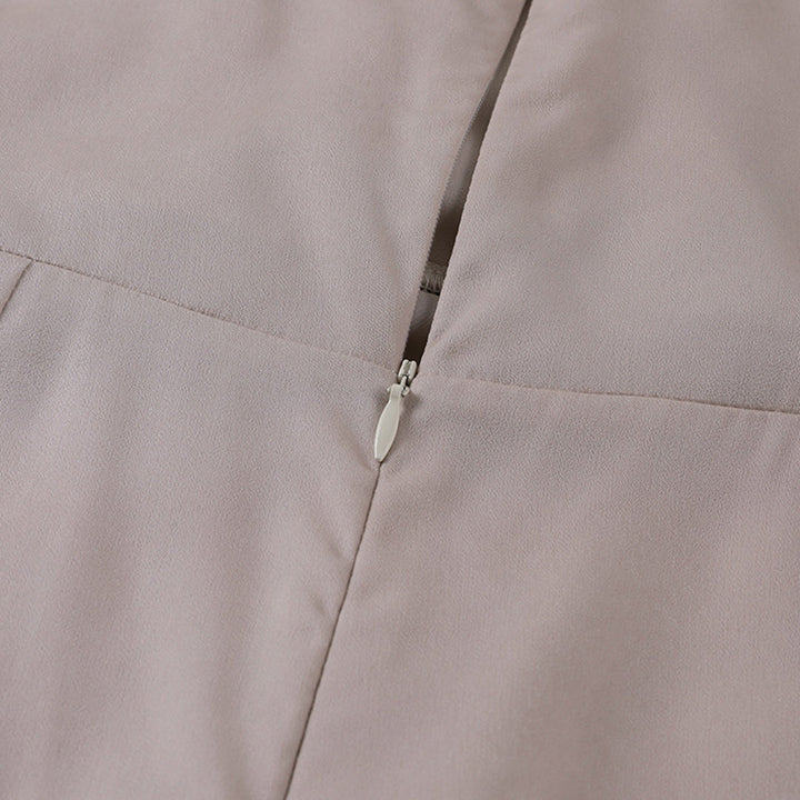 Snygg ärmlös bomulls midi-klänning för damer. Elegant design med hög split, perfekt som casual eller festklänning.