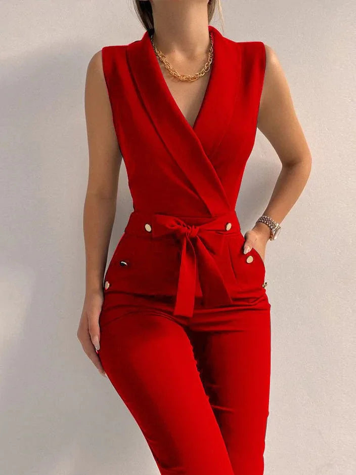 Mångsidig ärmlös jumpsuit för dam med V-ringning. Perfekt för både vardag och fest.