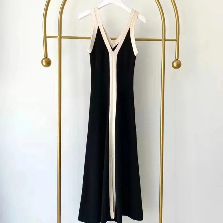 Chic V-hals långklänning för dam, ärmlös och elegant. Perfekt A-linje sommar- och festklänning.
